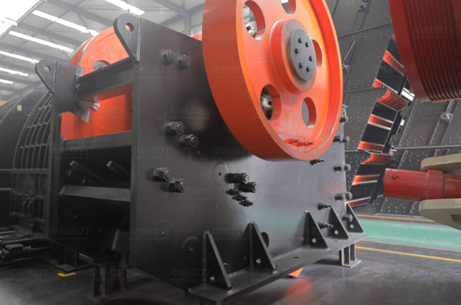 PE顎式破碎機(jī)圖片