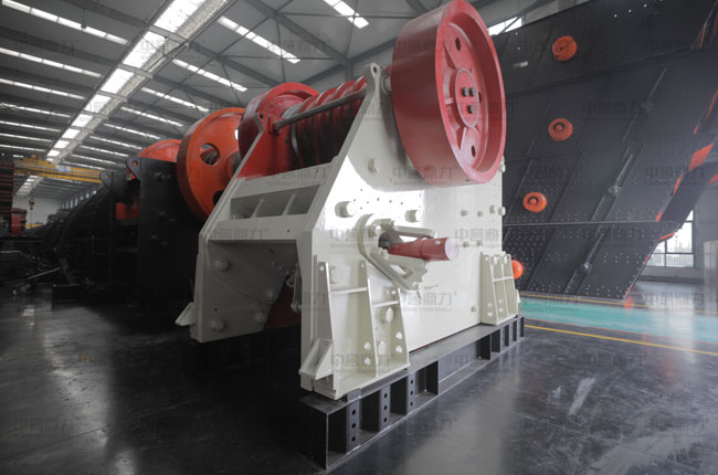 歐版顎式粗碎破碎機(jī)圖片