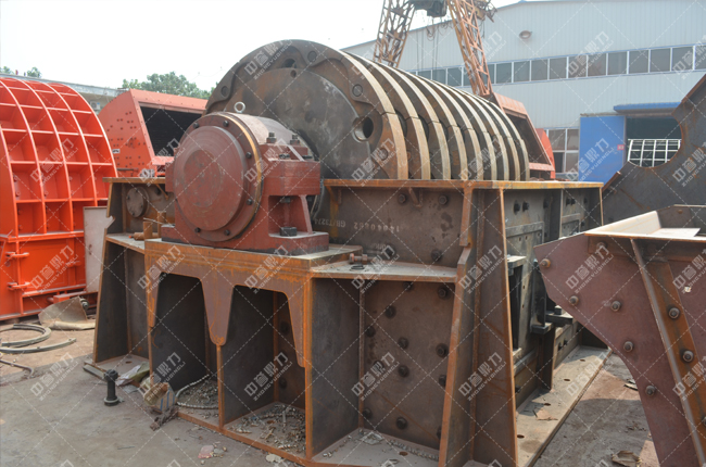單段重錘式破碎機(jī)件