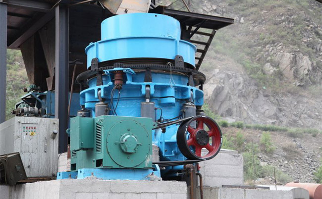 液壓圓錐破碎機(jī)現(xiàn)場 液壓圓錐破碎機(jī)現(xiàn)場