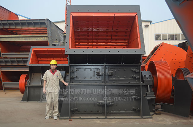 PCZ2125型號(hào)重型錘式破碎機(jī) PCZ2125型號(hào)重型錘式破碎機(jī)