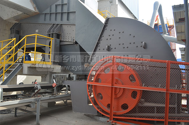 破碎機(jī)使用現(xiàn)場(chǎng)