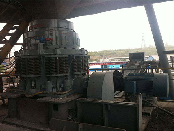 多缸液壓圓錐破碎機(jī)使用現(xiàn)場