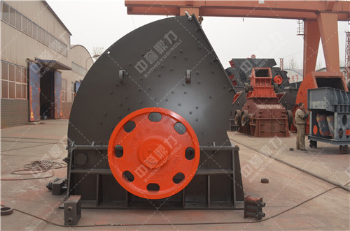 時(shí)產(chǎn)200噸錘式破碎機(jī)