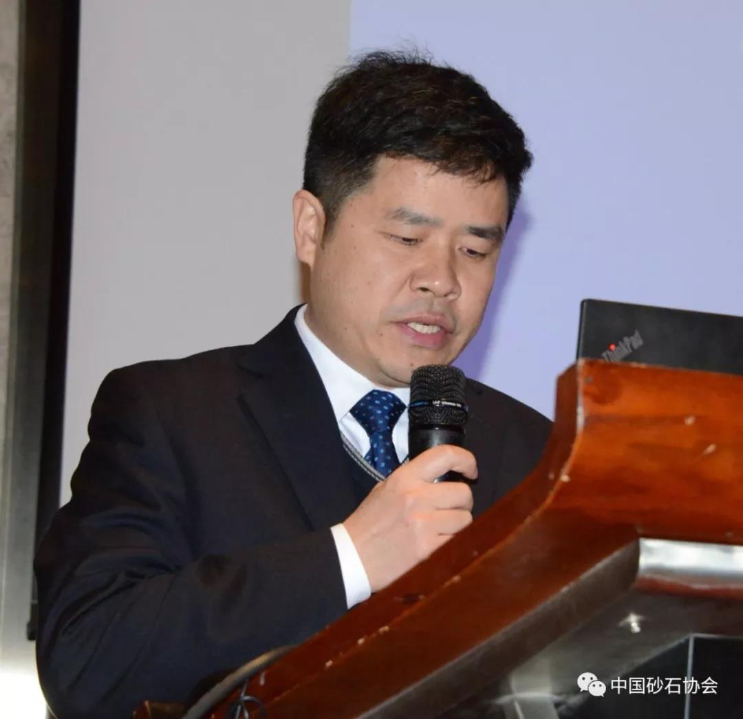 貴州鐵路投資有限責(zé)任公司黨委委員、副總經(jīng)理 蔣云