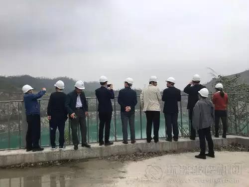 �V����dʯ��(ch��ng)�����T(m��n)̩ʢʯ��(ch��ng)�Gɫ�Vɽ���O(sh��)ӭ������ɽ�ಿ�T(m��n)����