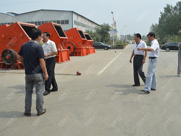 采石場(chǎng)破石機(jī)