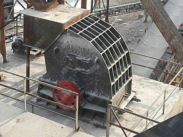 每小時(shí)產(chǎn)1000t的錘式打砂機(jī)