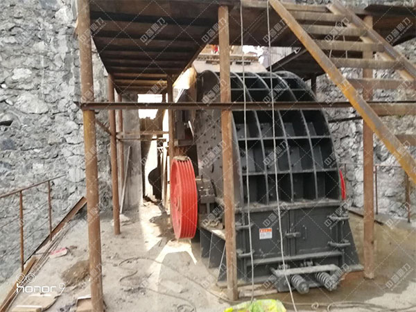 臺時產(chǎn)量在1000單段錘式破碎機(jī)