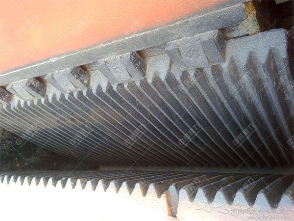 顎式破碎機(jī)動(dòng)鄂