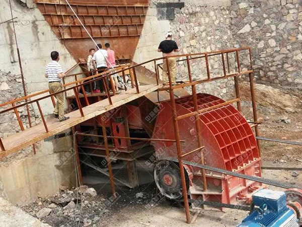 中譽(yù)鼎力錘式破碎機(jī)