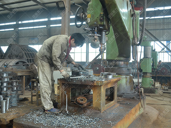 產(chǎn)碎石機(jī)生產(chǎn)車間