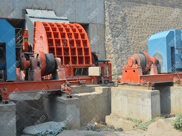 石灰石破碎錘式破碎機(jī)