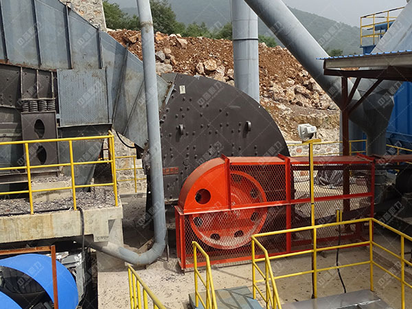 環(huán)保型重型錘式破碎機(jī)