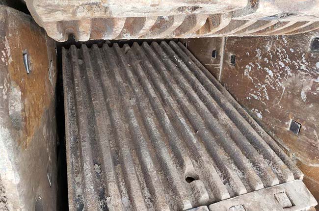 鄂式破碎制砂機(jī)鄂板 鄂式破碎制砂機(jī)鄂板