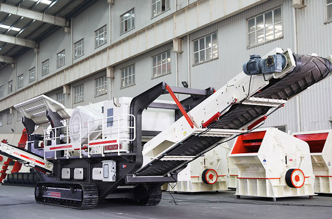 時(shí)產(chǎn)250噸移動(dòng)式碎石機(jī)