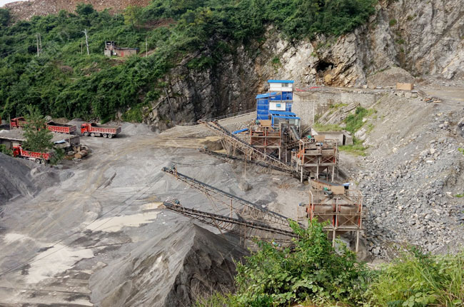 四川廣安華鎣時產(chǎn)800噸石灰石粉碎生產(chǎn)線